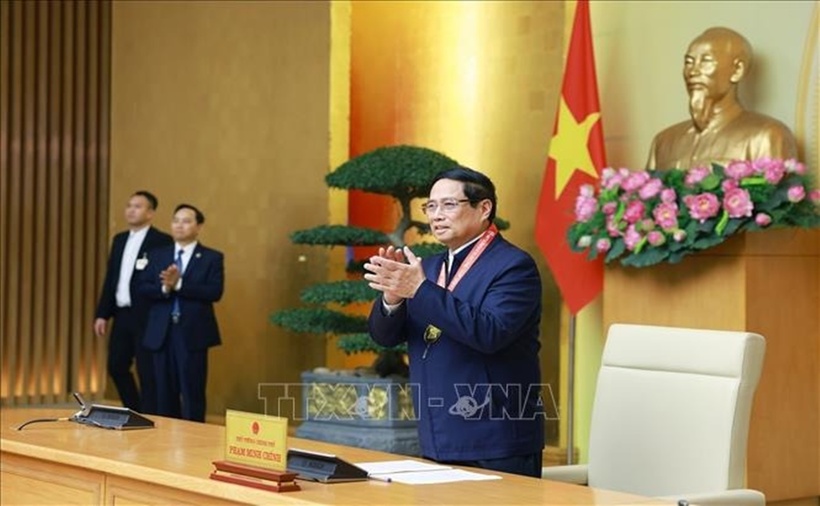 Thủ tướng Phạm Minh Chính chúc mừng Đội tuyển bóng đá nam quốc gia Việt Nam. Ảnh: Dương Giang/TTXVN