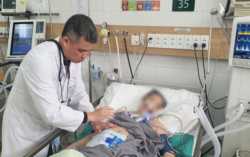Người phụ nữ nguy kịch vì uống thuốc lạ chữa bệnh viêm dạ dày. Ảnh: Báo Tin Tức