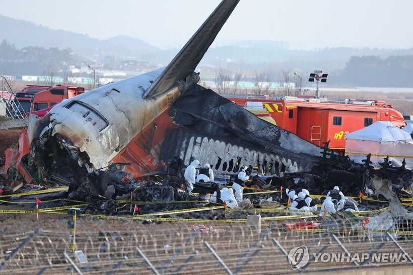 Hiện trường tai nạn máy bay Jeju Air khiến 179 người thiệt mạng ở Hàn Quốc. Ảnh: Yonhap