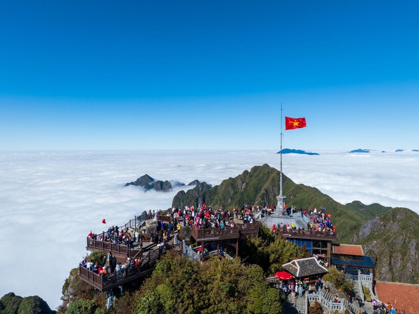 Các điểm đến của Sun Group rợp cờ đỏ sao vàng mừng chiến thắng đội tuyển Việt Nam - 1