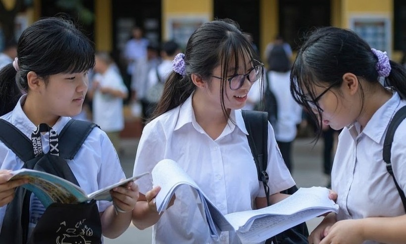 Bộ GD&ĐT đưa ra cách tính điểm xét tuyển vào lớp 10 THPT là tổng điểm của 3 môn thi hoặc bài thi tính theo thang điểm 10 với mỗi môn. Ảnh minh họa