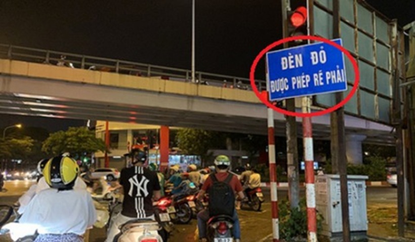 Người điều khiển phương tiện tham gia giao thông khi gặp đèn đỏ sẽ không được rẽ phải, trừ 5 trường hợp. Ảnh minh họa