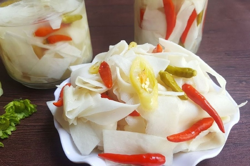 Các loại quả chua như chanh, cam, quýt, xoài xanh... chứa nhiều acid, có thể gây kích ứng niêm mạc dạ dày, làm tăng tiết acid dịch vị.