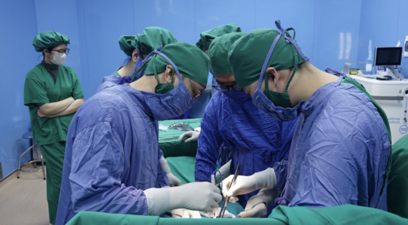 Gặp tình trạng khó tiểu, tiểu nhiều lần, người đàn ông đi khám phát hiện mắc ung thư tuyến tiền liệt giai đoạn 1. Ảnh: BVCC