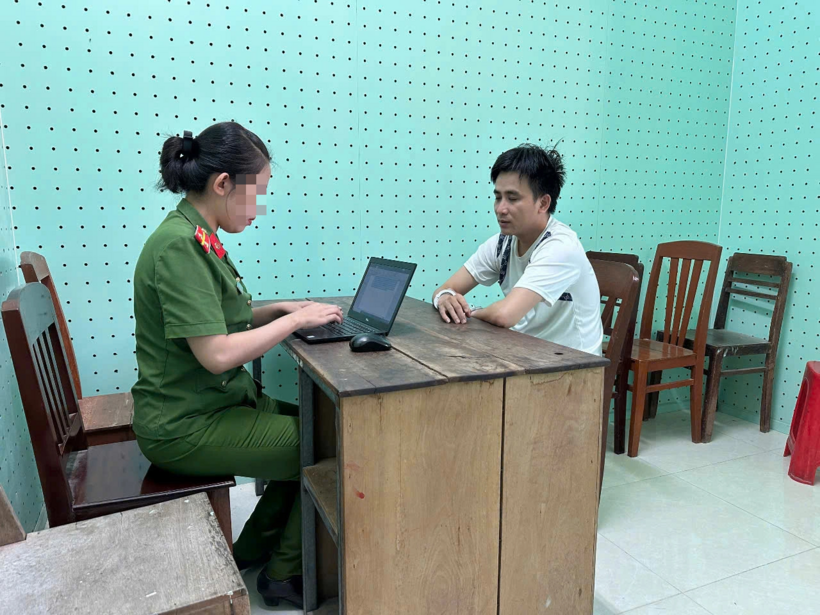 Nghi phạm Nguyễn Vũ Linh tại cơ quan công an. Ảnh: Thanh Niên