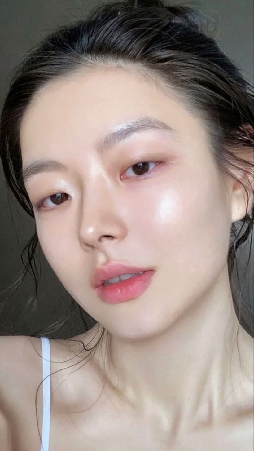Trong khi bạn ngủ, quá trình tái tạo tế bào diễn ra mạnh mẽ hơn, giúp da hấp thụ dưỡng chất tốt hơn. Ảnh minh họa.