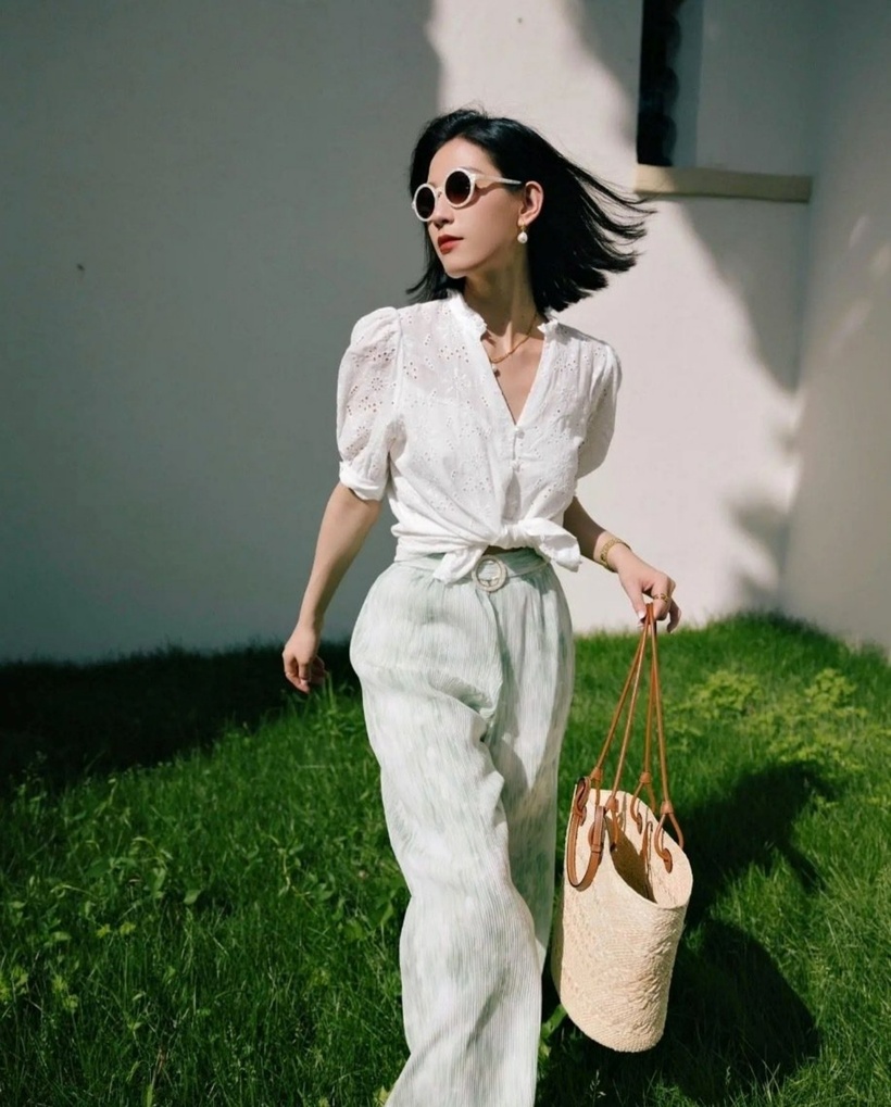 Với cấu trúc sợi tự nhiên, linen có khả năng thấm hút mồ hôi và thoát nhiệt cực tốt, mang lại cảm giác mát mẻ, dễ chịu. Ảnh minh họa