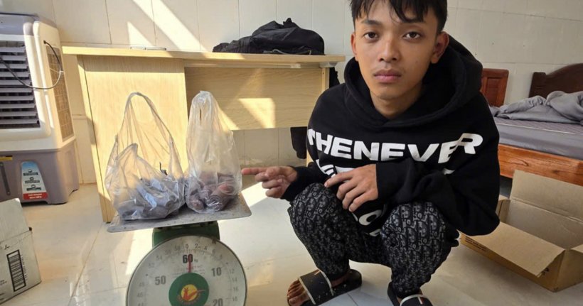 Nguyễn Phú Thái cùng tang vật.