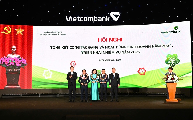 Vietcombank vững thế dẫn đầu, bứt phá với dấu ấn xanh - 4