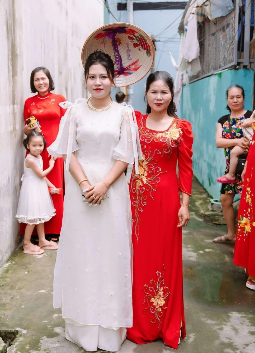 Thảo được mẹ chồng đón về nhà trai để thực hiện các nghi lễ. Ảnh: Báo Dân trí.