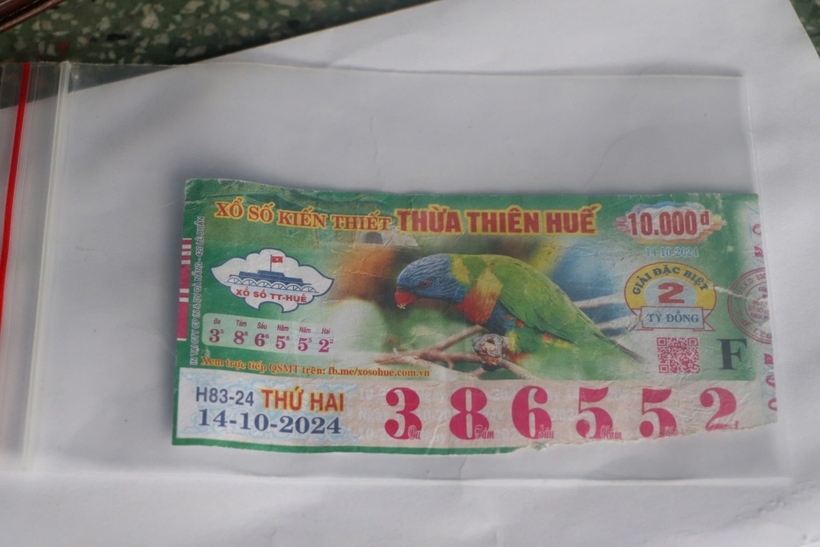 Tờ vé số trúng giải đặc biệt bị từ chối trả thưởng. Ảnh: Người Lao Động