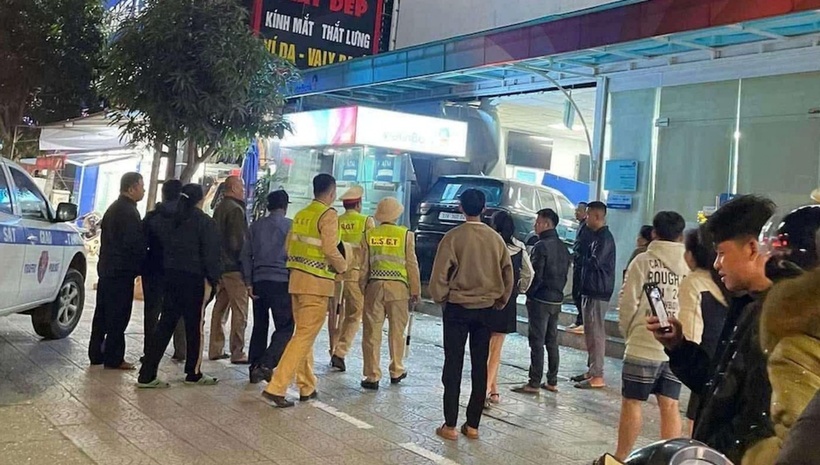 Công an có mặt tại hiện trường. Ảnh: Tuổi trẻ Online