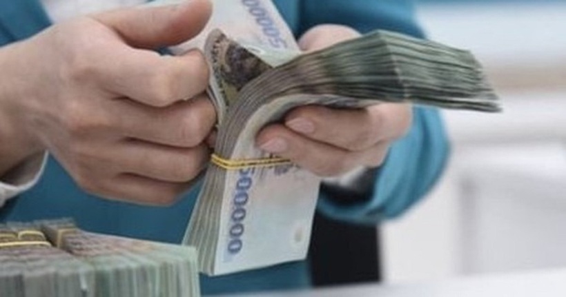 Rút tiền tiết kiệm trước hạn là một giải pháp khi bạn gặp khó khăn về tài chính, nhưng cần được cân nhắc kỹ lưỡng. Ảnh minh họa