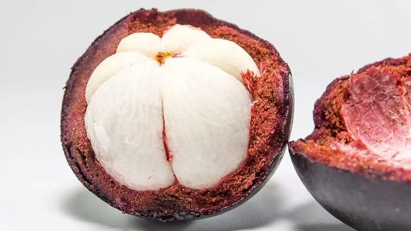Chất xơ trong măng cụt giúp làm chậm quá trình hấp thu đường vào máu, ngăn ngừa tăng đường huyết đột ngột.