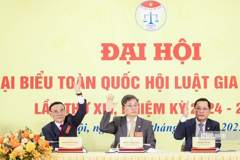 Các đại biểu biểu quyết tại Đại hội.