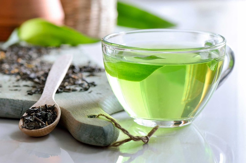 Caffeine trong trà xanh giúp cải thiện sự tập trung, tỉnh táo và chức năng nhận thức.
