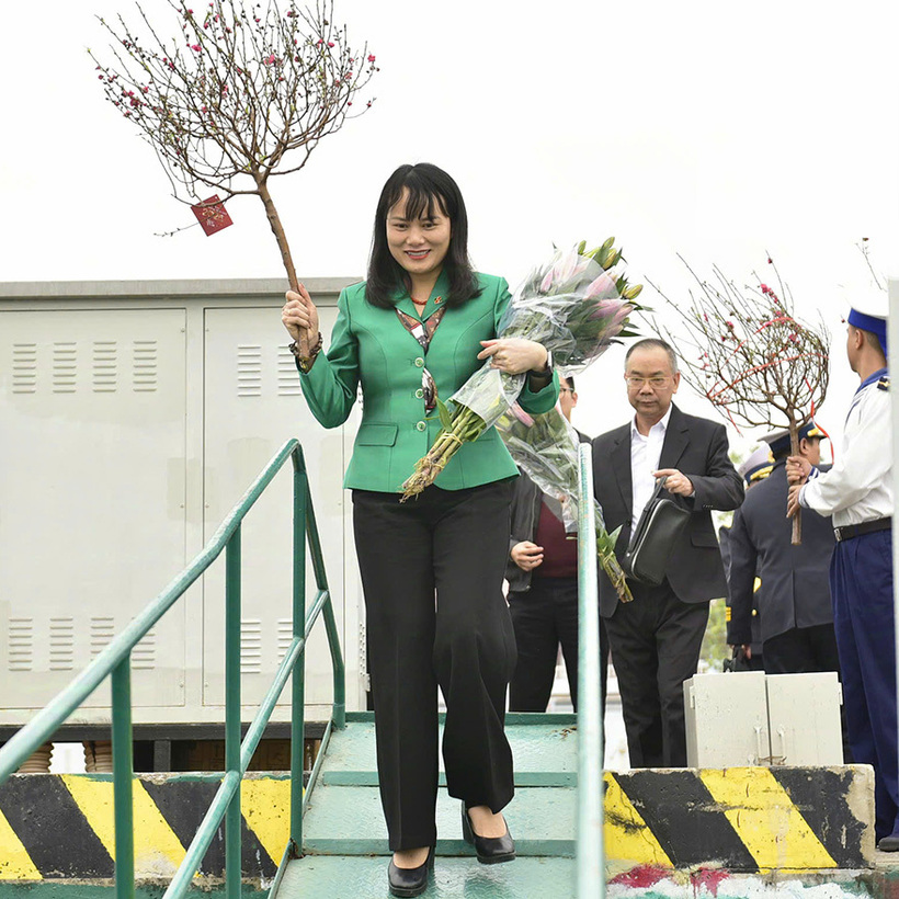 Agribank thăm và tặng quà cán bộ, chiến sỹ vùng biển đảo Đông Bắc nhân dịp Tết Ất Tỵ 2025 - 6