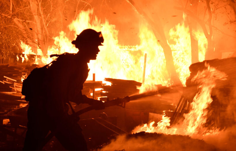 Cháy rừng ở Mỹ lan rộng do gió mạnh vào ngày 12/11. Ảnh: Reuters