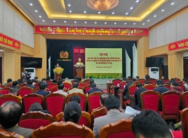 Toàn cảnh Hội nghị tổng kết công tác phối hợp tuyên truyền năm 2024; mở đợt cao điểm tuyên truyền nhiệm vụ bảo đảm ANTT Tết Nguyên đán Ất Tỵ 2025 của Công an tỉnh Thanh Hóa.