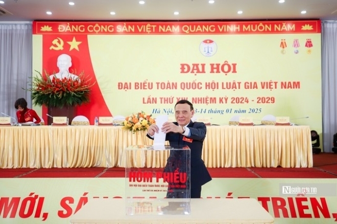 TS. Nguyễn Văn Quyền - Bí thư Đảng đoàn, Chủ tịch Hội Luật gia Việt Nam bỏ phiếu bầu.