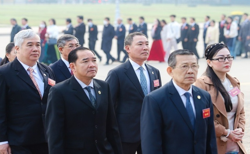 Các Đại biểu dự Đại hội đại biểu toàn quốc Hội Luật gia Việt Nam lần thứ XIV bày tỏ lòng thành kính.