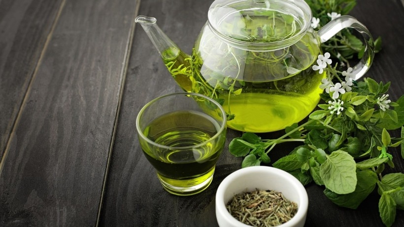 Một số nhóm nên hạn chế uống trà xanh như người bị rối loạn cảm xúc, bệnh tim, tiêu chảy, tăng nhãn áp, bệnh gan, đang uống thuốc. Ảnh minh họa.