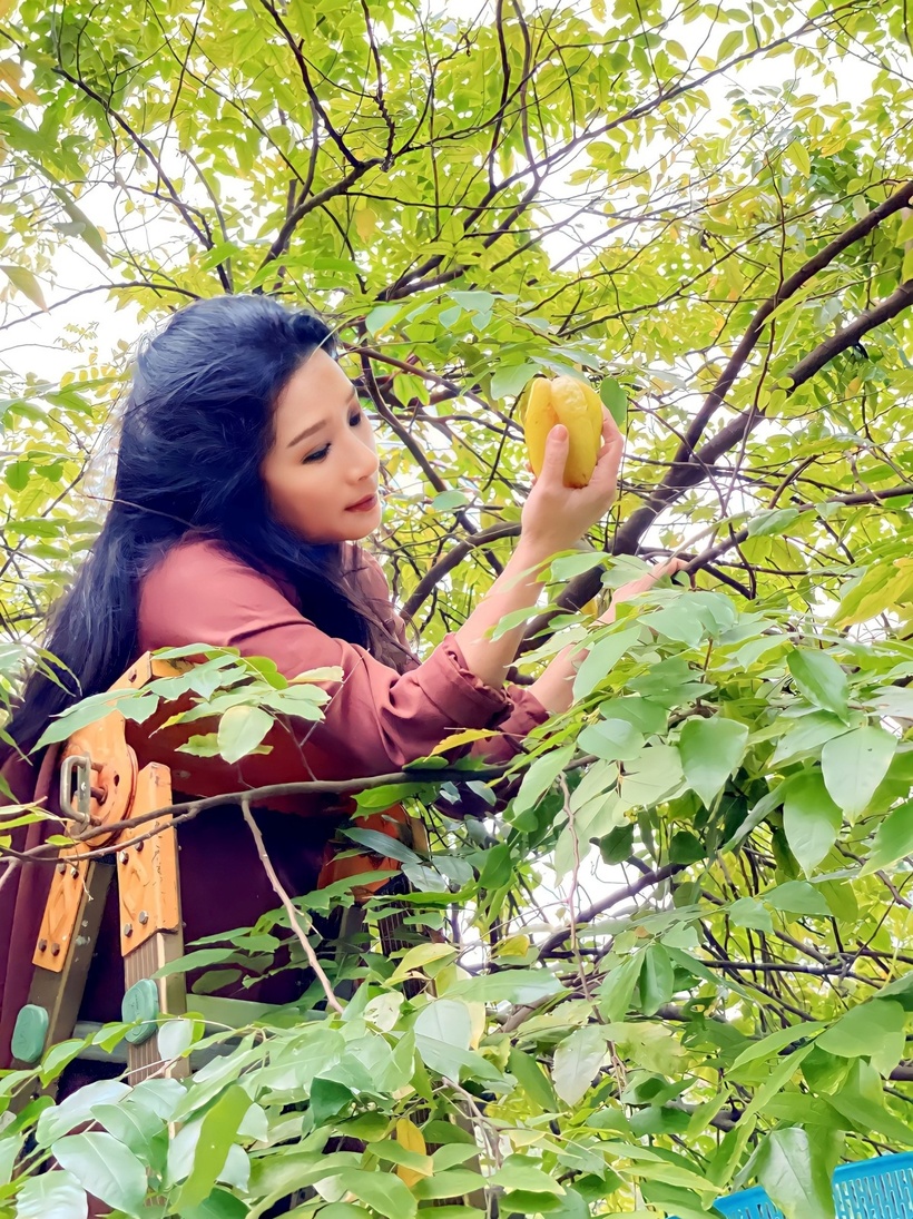 Thanh Thanh Hiền thường xuyên đăng ảnh làm vườn lên trang cá nhân.