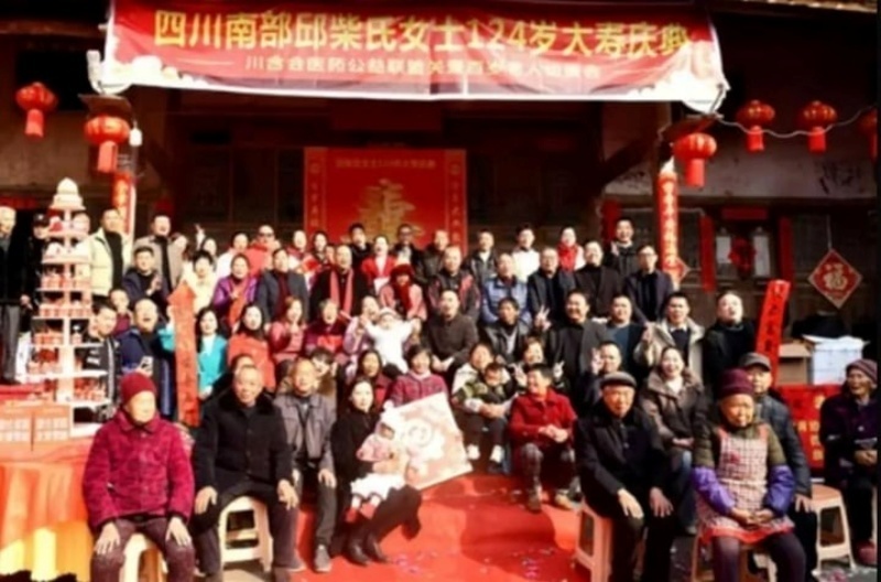 Cụ bà Qiu Chaishi đang sống trong gia đình có 6 thế hệ. Ảnh: QQ.