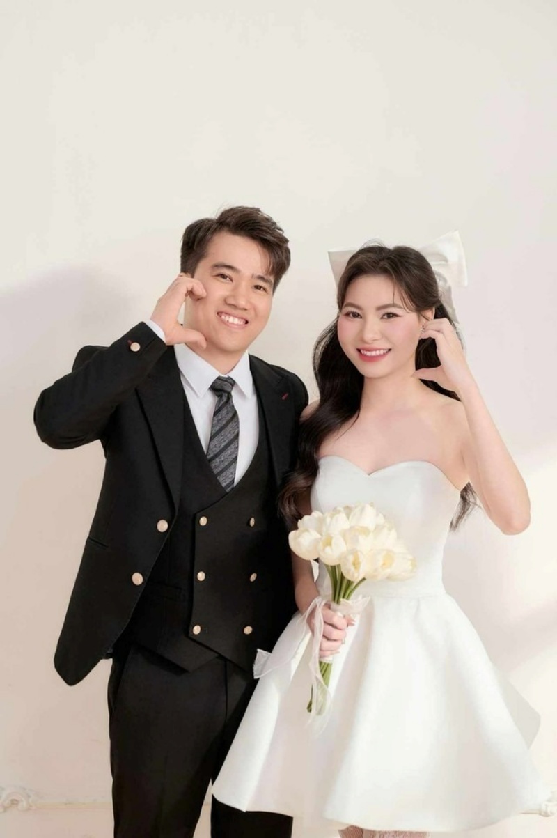 Anh Lộc và vợ là Tuyết Nhi đã yêu nhau 2 năm trước khi quyết định kết hôn. Ảnh: Báo Thanh niên.