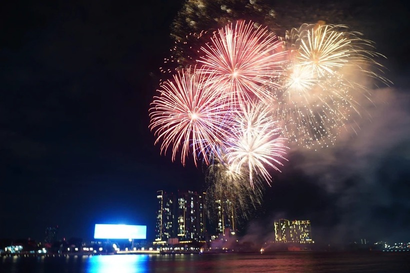 Đêm Giao thừa Tết Nguyên đán Ất Tỵ 2025, TP. Hà Nội, TP.HCM và các tỉnh thành trên cả nước sẽ bắn pháo hoa chào đón năm mới 2025. Ảnh minh họa