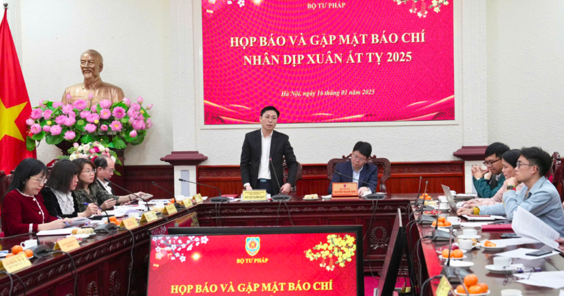 Toàn cảnh buổi họp báo.