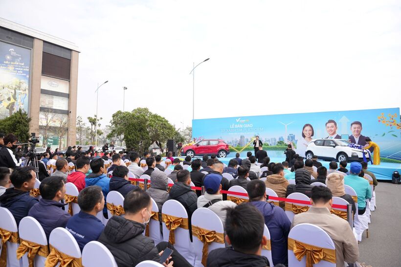Lễ bàn giao xe Xanh SM Platform diễn ra sáng 15/01/2025 thu hút hơn 300 đối tác tài xế tới tham dự