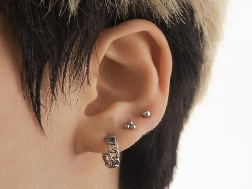 Khuyên tai bạc với dáng hình quả tạ