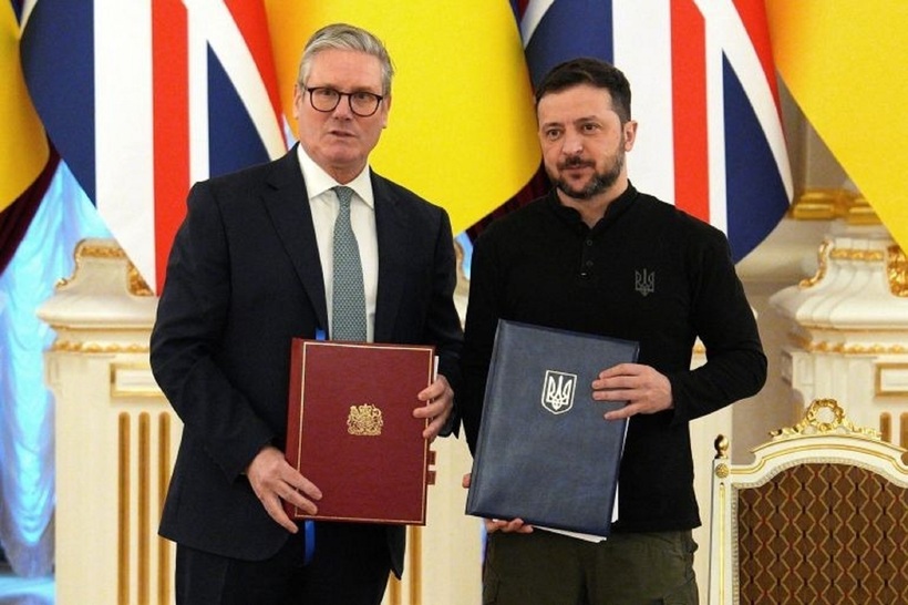 Tổng thống Ukraine Volodymyr Zelensky và Thủ tướng Anh Keir Starmer. (Ảnh:Reuters)