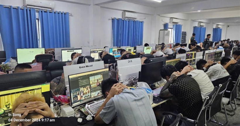 Các đối tượng là nhân viên trong đường dây lừa đảo xuyên quốc gia. (Ảnh: Bộ Công an)