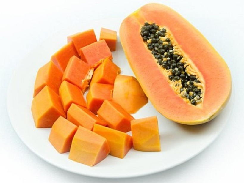 Nhờ sự kết hợp của các chất chống oxy hóa, chất xơ, kali và folate, đu đủ có tác dụng bảo vệ sức khỏe tim mạch, giảm nguy cơ mắc các bệnh lý nguy hiểm như xơ vữa động mạch, đau tim và đột quỵ. Ảnh minh họa.