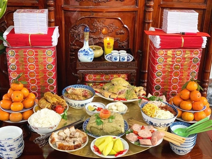 Việc chuẩn bị mâm cúng hóa vàng tươm tất, đầy đủ và đúng lễ nghi không chỉ thể hiện lòng hiếu thảo mà còn mong cầu một năm mới an lành, may mắn. Ảnh minh họa