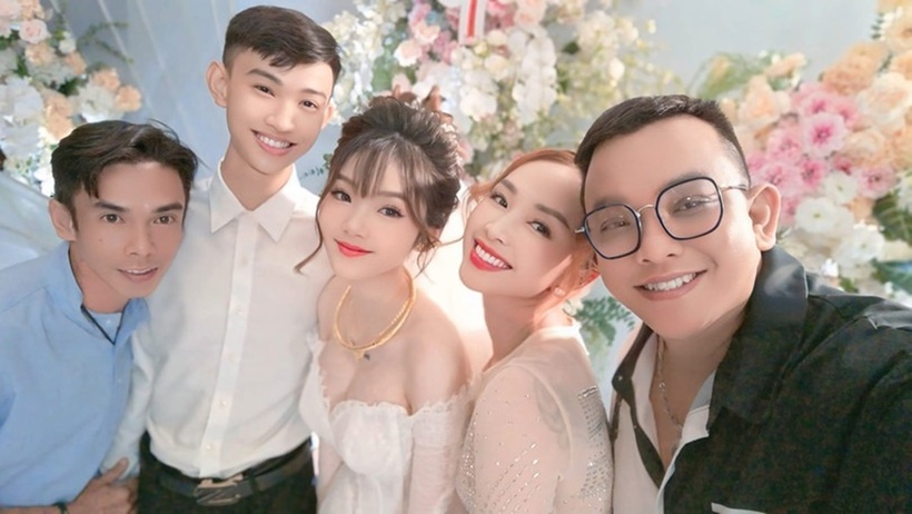 Nhan sắc của chị Vi khiến nhiều người lầm tưởng là cô dâu. Ảnh: Vietnamnet.