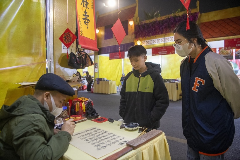 Du khách ngây ngất với Lễ hội đèn lồng hoành tráng chưa từng có ở Việt Nam - 11