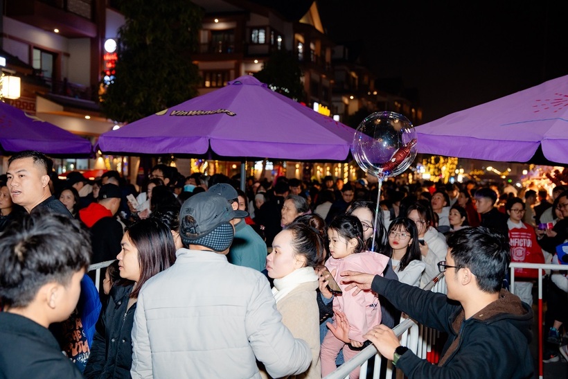 Du khách ngây ngất với Lễ hội đèn lồng hoành tráng chưa từng có ở Việt Nam - 3