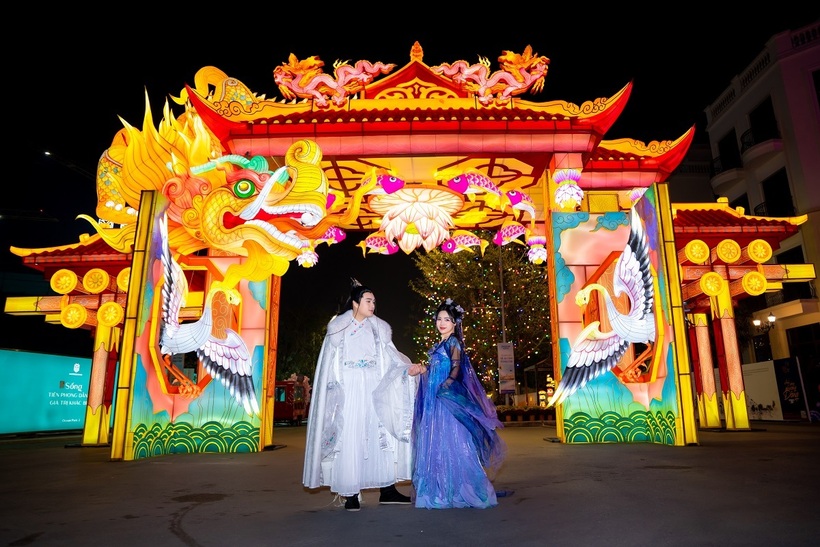 Du khách ngây ngất với Lễ hội đèn lồng hoành tráng chưa từng có ở Việt Nam - 5