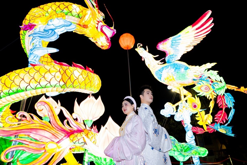 Du khách ngây ngất với Lễ hội đèn lồng hoành tráng chưa từng có ở Việt Nam - 7