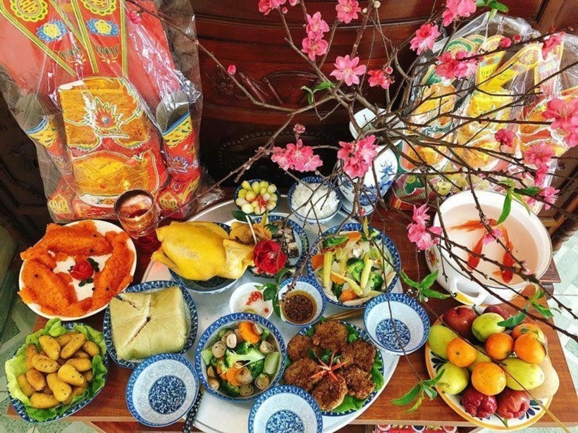 Việc dâng cúng gạo và muối vừa thể hiện sự trân trọng, thành kính vừa bày tỏ mong ước về cuộc sống ấm no. Ảnh minh họa.