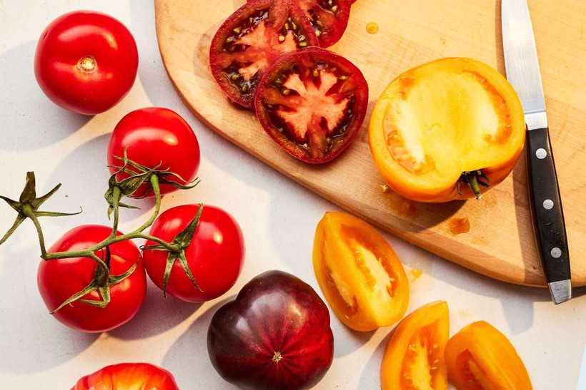Mặc dù chưa nhiều chất dinh dưỡng, tuy nhiên với một số người, ăn cà chua lại có thể khiến bệnh tình nặng thêm.