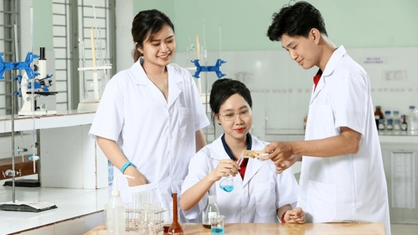Bác sĩ chuyên khoa 1 là một cấp bậc chuyên môn cao, thể hiện sự am hiểu sâu rộng và kỹ năng thực hành thành thạo trong một chuyên ngành nhất định. Ảnh minh họa.