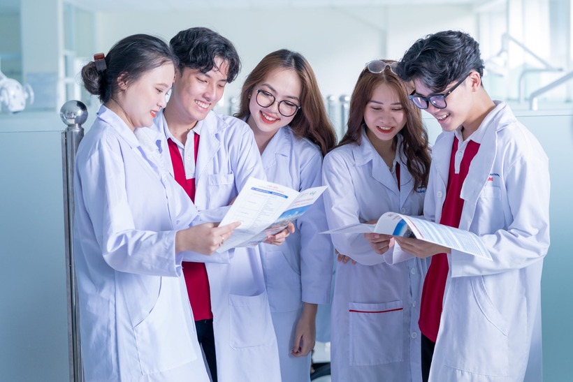 Thời gian đào tạo bác sĩ đa khoa ở Việt Nam hiện nay thường kéo dài 6 năm tại các trường đại học y khoa. Ảnh minh họa
