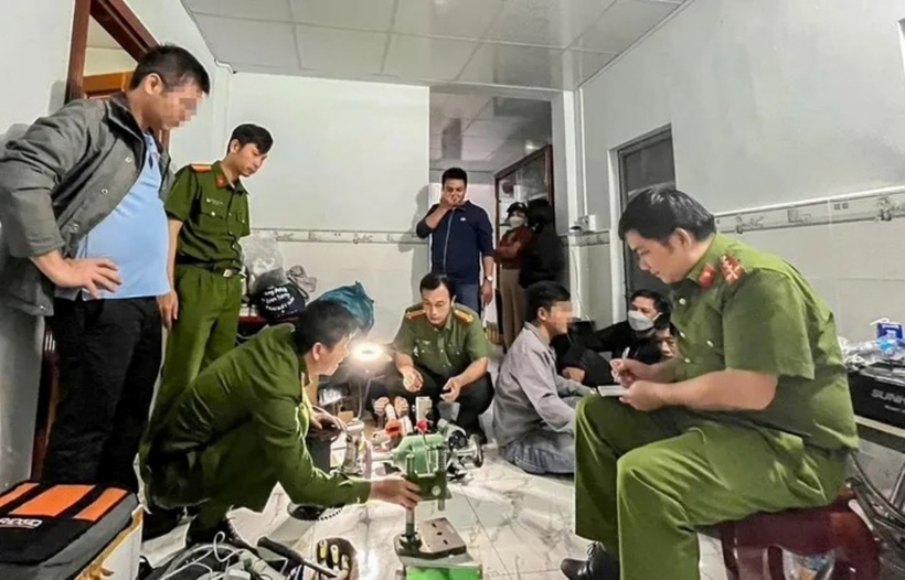 Hé lộ những hình ảnh bên trong xưởng chế tạo súng, đạn quy mô lớn của "ông trùm" ở Phú Yên - 1