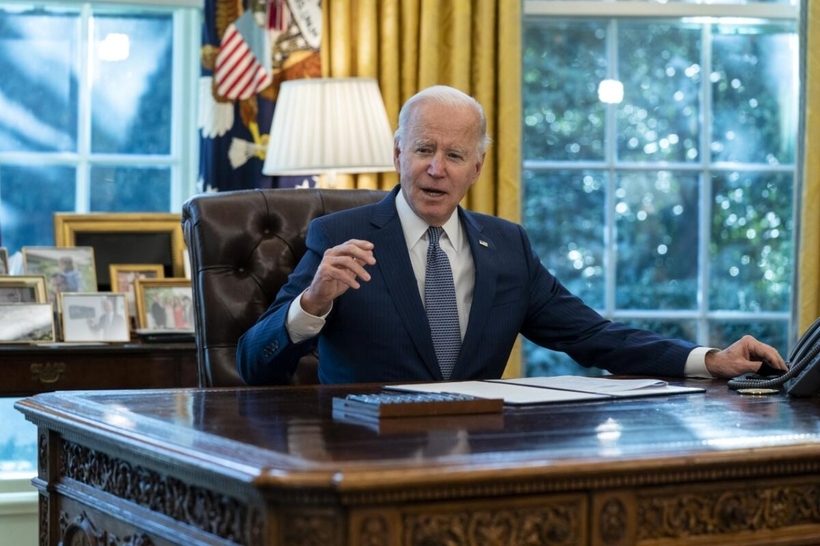 Ông Biden cho biết đã viết một bức thư để lại cho ông Donald Trump nhưng không tiết lộ nội dung bên trong lá thư. Các tổng thống sắp mãn nhiệm thường viết thư cho người kế nhiệm để động viên và đưa ra lời khuyên cho nhiệm kỳ mới. (Ảnh: LA Times)