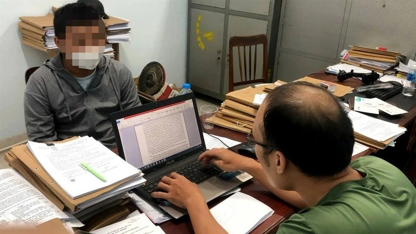 Nam sinh T làm việc tại Cơ quan Công an. Ảnh: PLO.