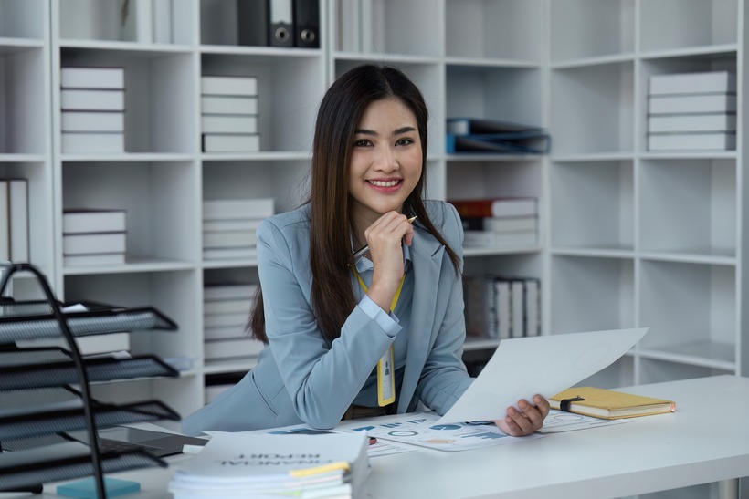 Kiến thức bài bản về kinh tế, quản trị, marketing và tâm lý khách hàng sẽ là nền tảng vững chắc giúp nhân viên kinh doanh. Ảnh minh họa.